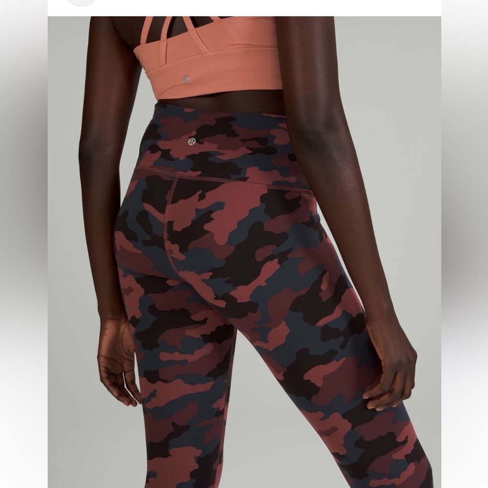 Wunder Under High-Rise Tight Camo Smoky Red Night Sea  25 “NWOT